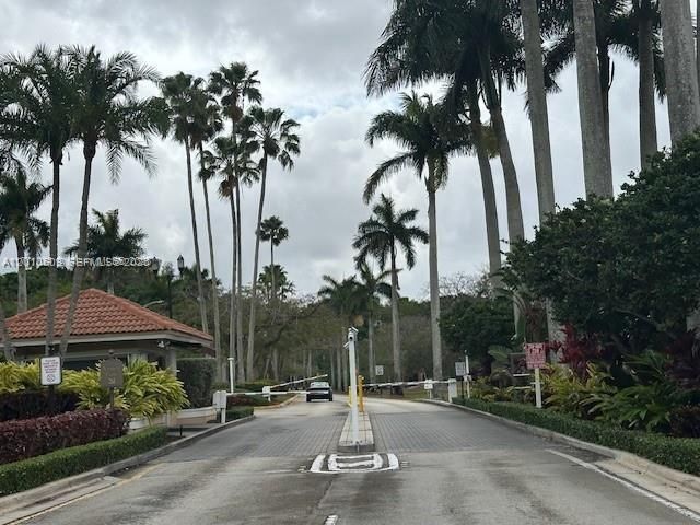 620 W Laurel Ln W, Pembroke Pines, FL 33027