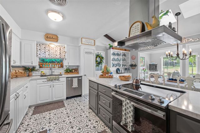 257 Point Clear Drive, Panorama Village, TX 77304