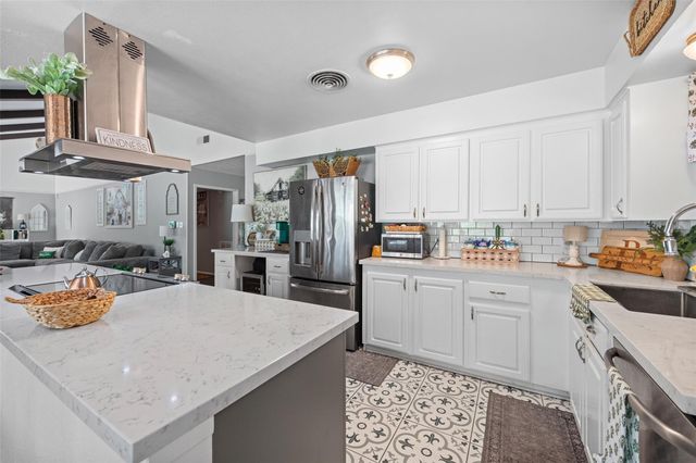 257 Point Clear Drive, Panorama Village, TX 77304