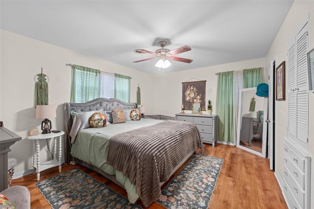 257 Point Clear Drive, Panorama Village, TX 77304