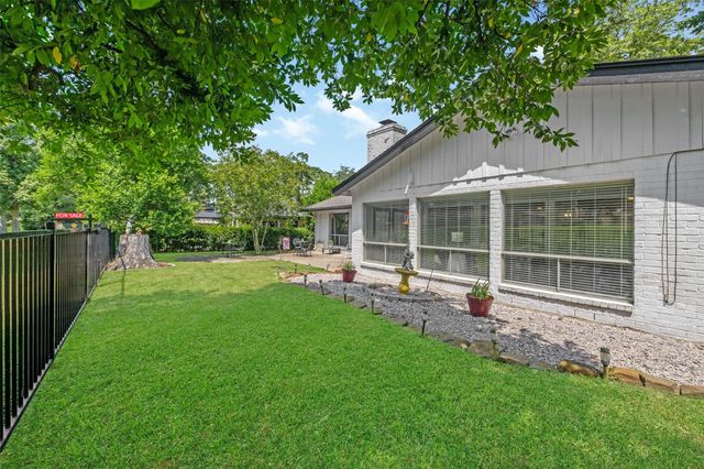 257 Point Clear Drive, Panorama Village, TX 77304