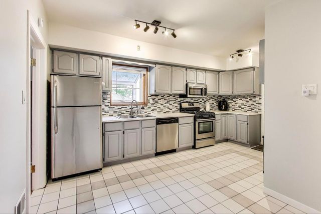 9116 S Claremont Street, Chicago, IL 60643