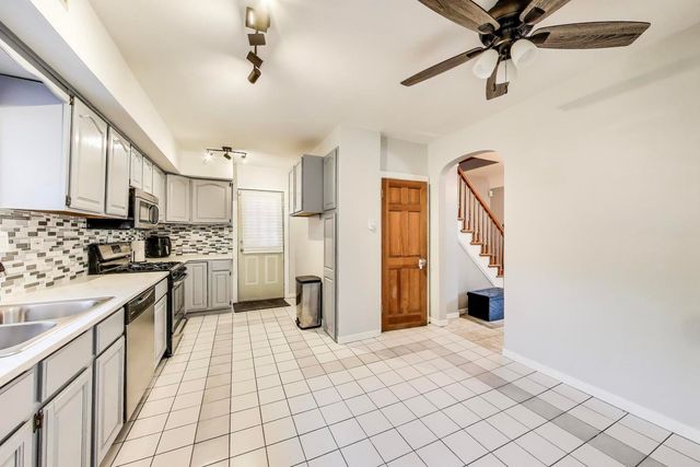 9116 S Claremont Street, Chicago, IL 60643