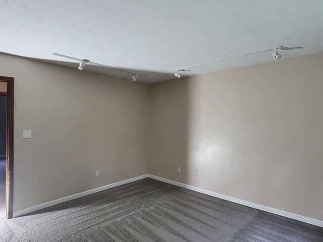 599 Carryback Drive SW, Pataskala, OH 43062