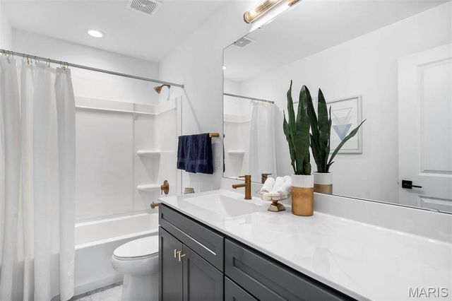 300 Osprey Court, Lake St Louis, MO 63367