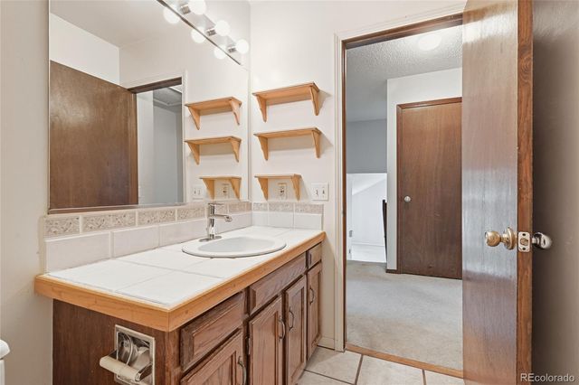 7711 S Rosemary Way, Centennial, CO 80112