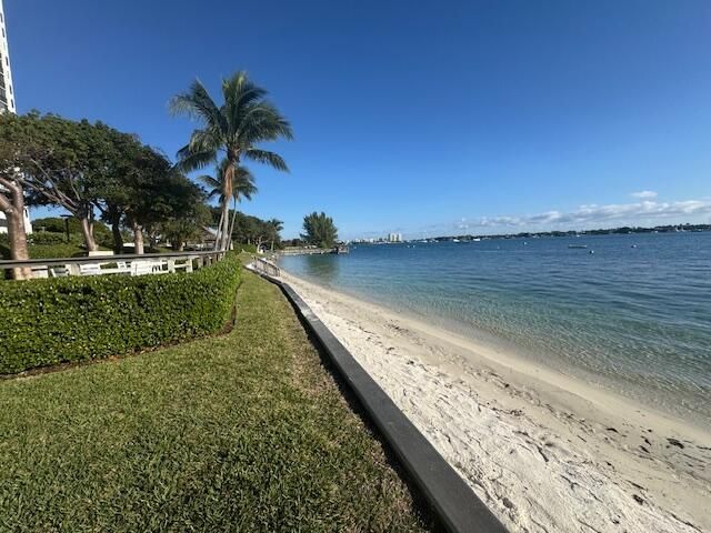 5600 N Flagler Drive 401, West Palm Beach, FL 33407