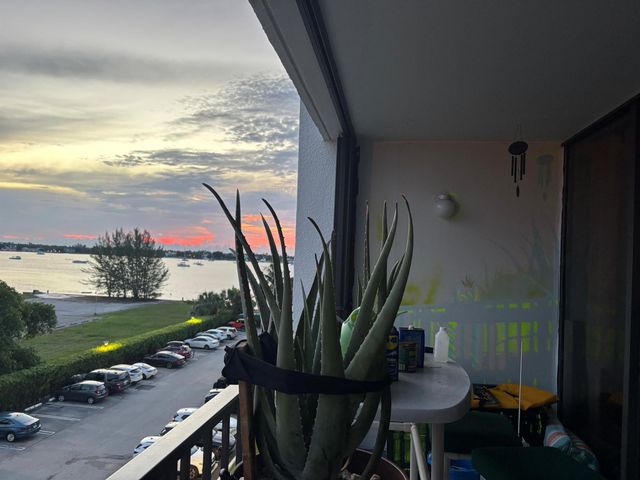 5600 N Flagler Drive 401, West Palm Beach, FL 33407