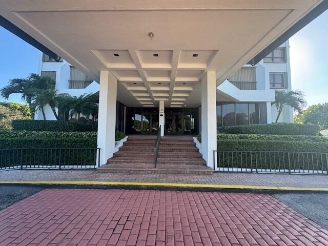 5600 N Flagler Drive 401, West Palm Beach, FL 33407