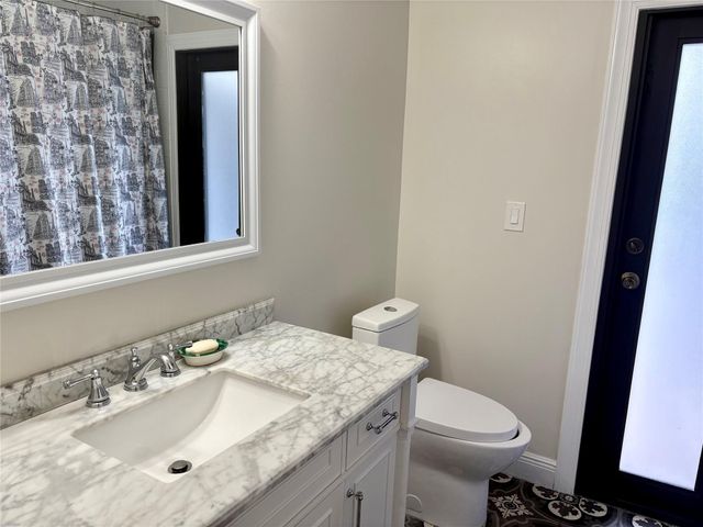 2300 NE 26th Avenue, Pompano Beach, FL 33062