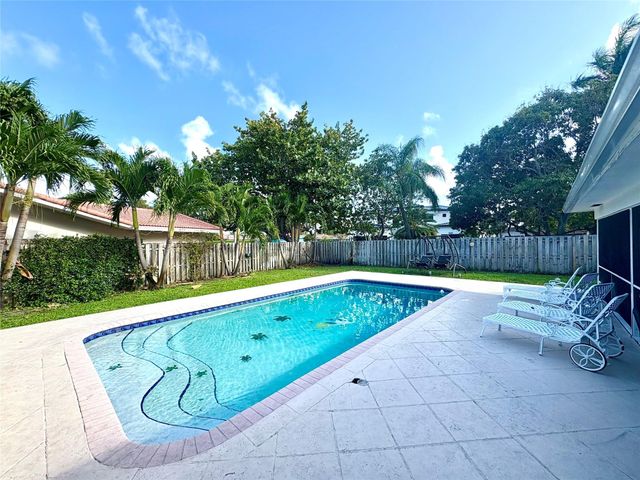2300 NE 26th Avenue, Pompano Beach, FL 33062