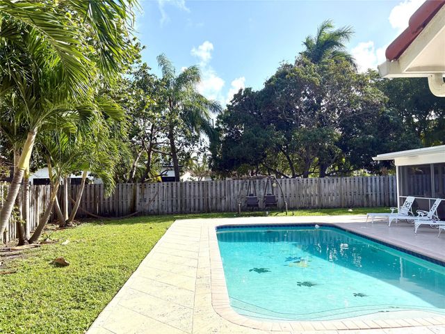 2300 NE 26th Avenue, Pompano Beach, FL 33062