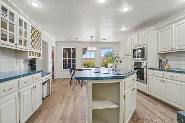 9503 E 112th Place S, Bixby, OK 74008