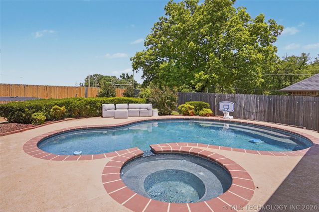 9503 E 112th Place S, Bixby, OK 74008