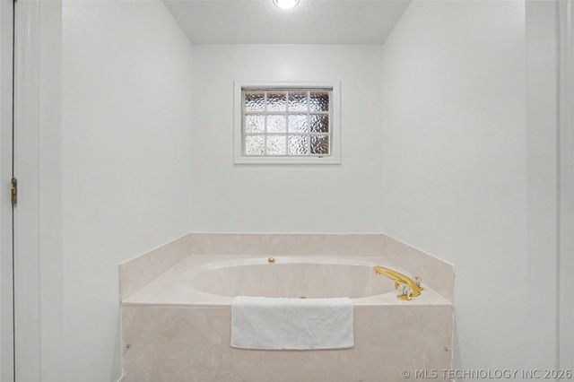 9503 E 112th Place S, Bixby, OK 74008