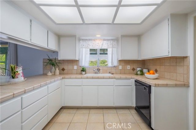 30041 Windward Drive, Canyon Lake, CA 92587