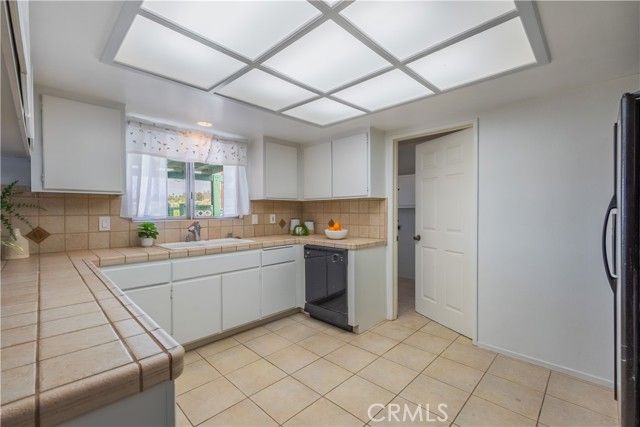 30041 Windward Drive, Canyon Lake, CA 92587