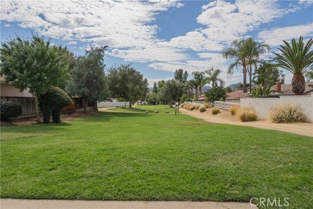 30041 Windward Drive, Canyon Lake, CA 92587