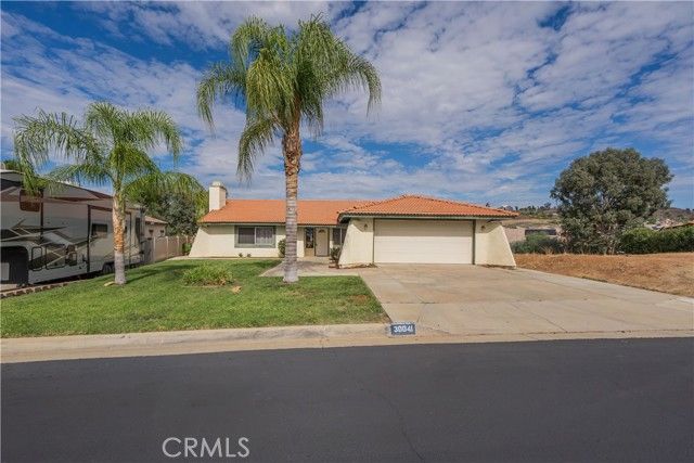 30041 Windward Drive, Canyon Lake, CA 92587