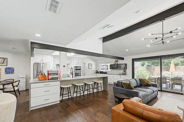 8612 Mesa DR, Austin, TX 78759