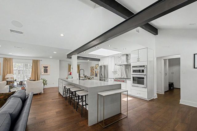 8612 Mesa DR, Austin, TX 78759