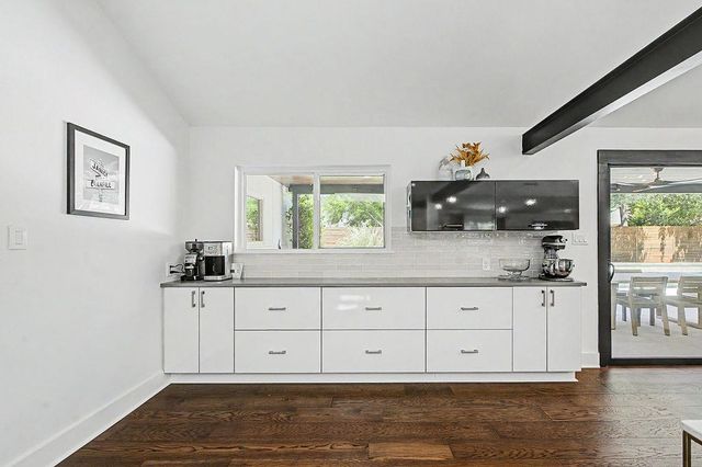8612 Mesa DR, Austin, TX 78759