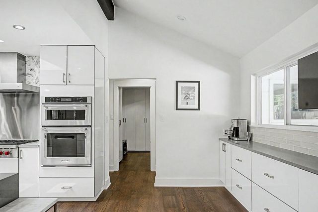 8612 Mesa DR, Austin, TX 78759