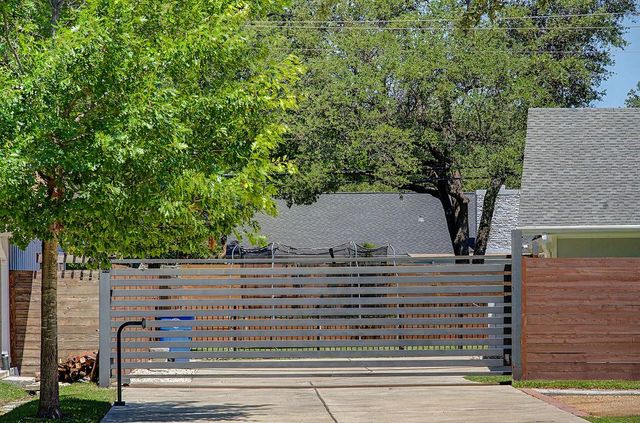 8612 Mesa DR, Austin, TX 78759
