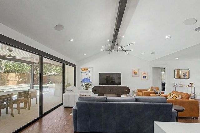8612 Mesa DR, Austin, TX 78759