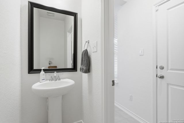 4742 Pico Pico, San Antonio, TX 78222