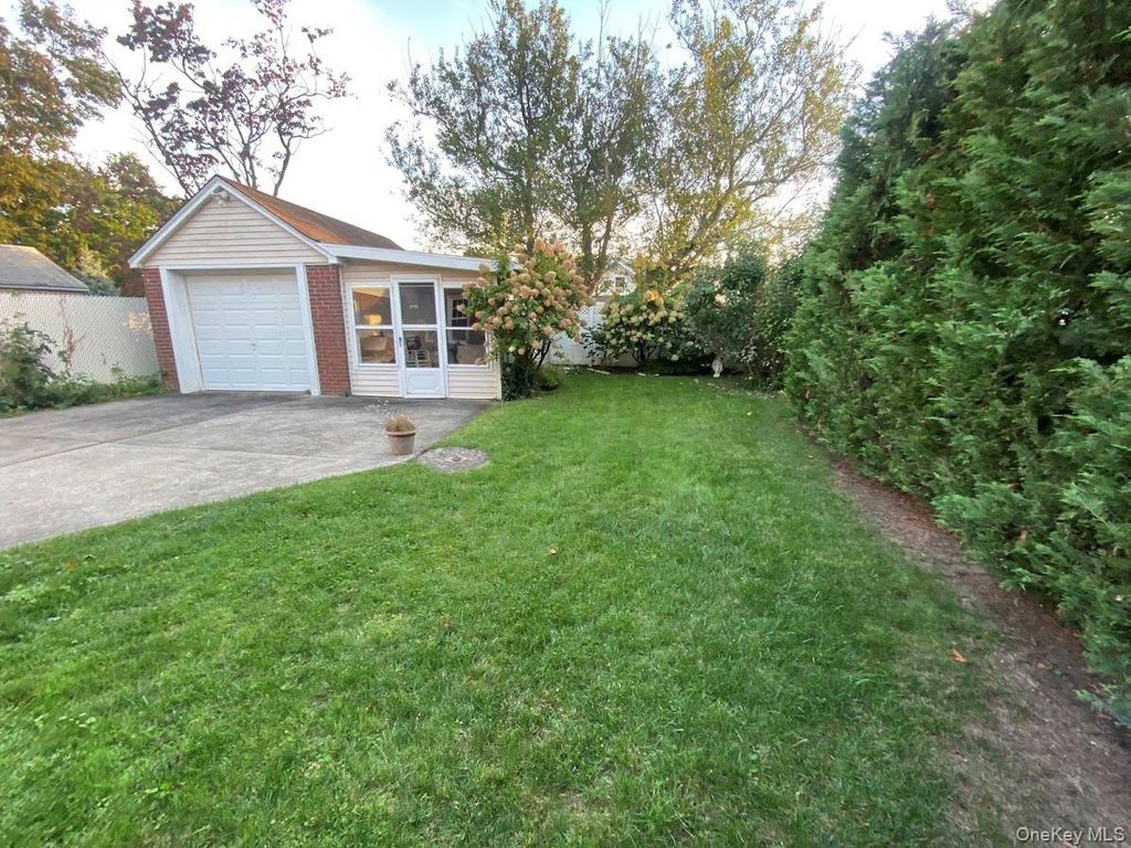 10 Purdy, Rockville Centre, NY 11570 — photo 2