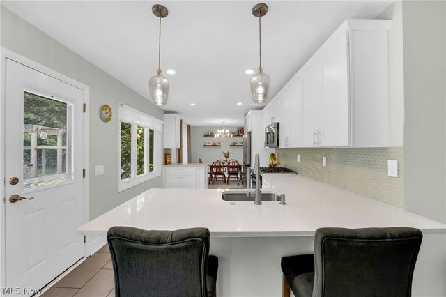 11586 Pleasant Ridge Place, Strongsville, OH 44136