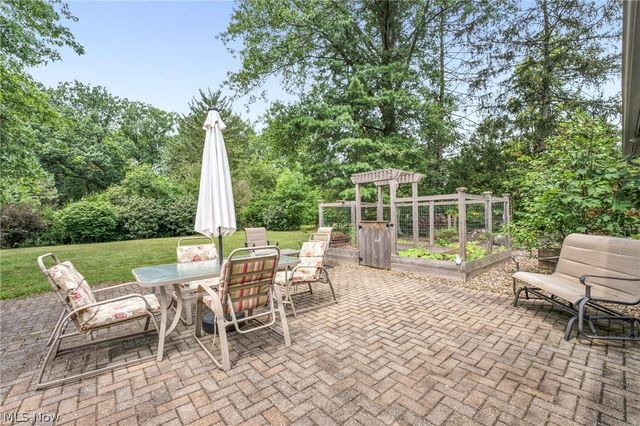 11586 Pleasant Ridge Place, Strongsville, OH 44136