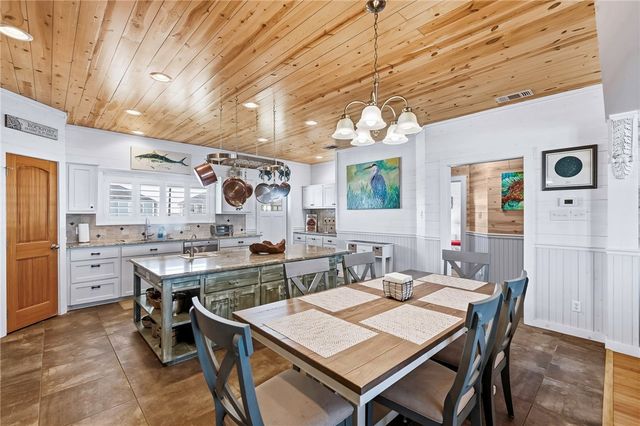 70 Copano Ridge Road, Rockport, TX 78382