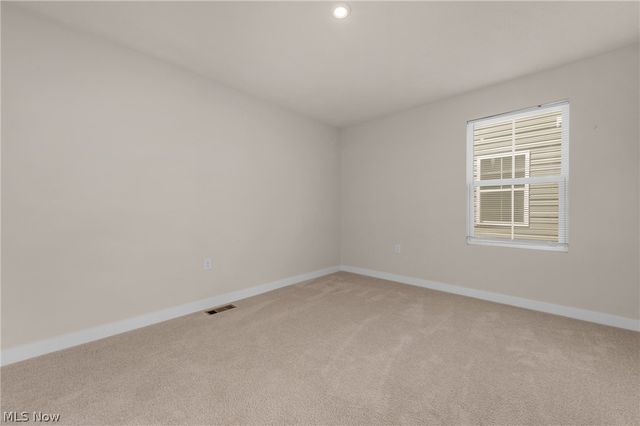 129 Eagle Circle, Amherst, OH 44001