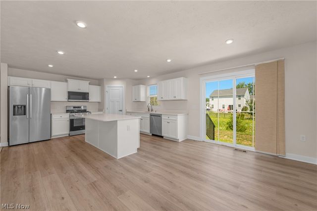 129 Eagle Circle, Amherst, OH 44001