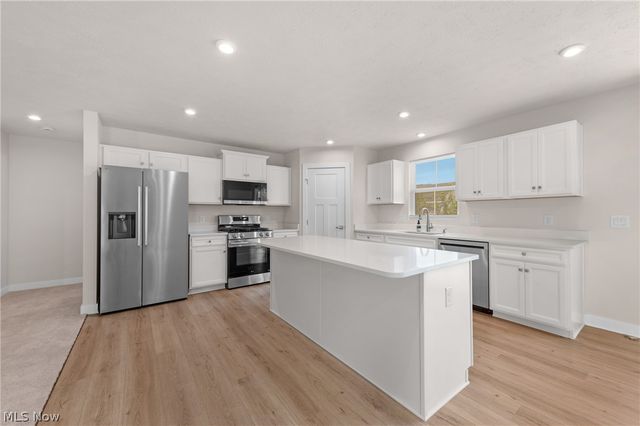 129 Eagle Circle, Amherst, OH 44001