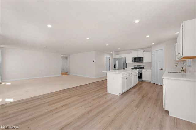 129 Eagle Circle, Amherst, OH 44001