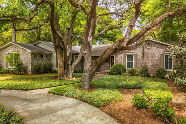 288 Molasses Lane, Mount Pleasant, SC 29464