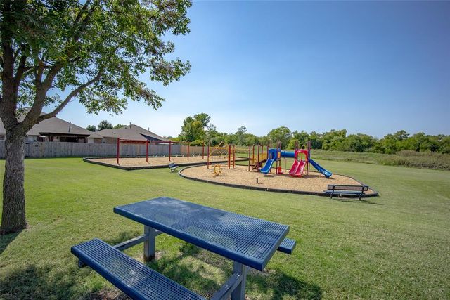 13917 Agate Drive, Yukon, OK 73099