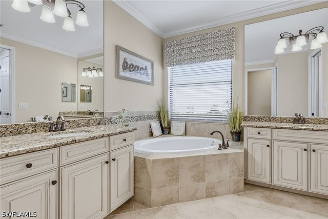 2918 Aviamar CIR, Naples, FL 34114