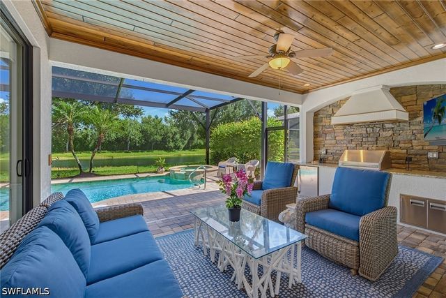 2918 Aviamar CIR, Naples, FL 34114