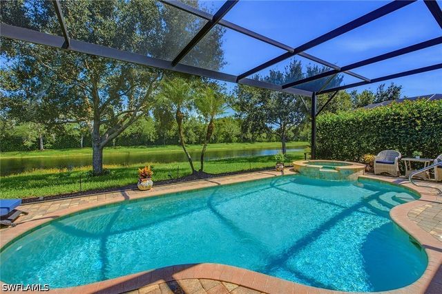 2918 Aviamar CIR, Naples, FL 34114