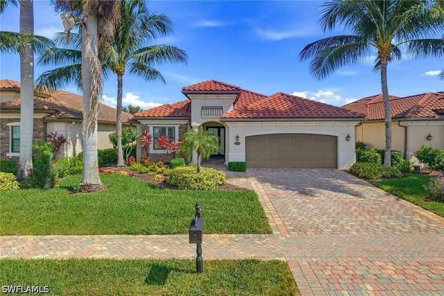 2918 Aviamar CIR, Naples, FL 34114