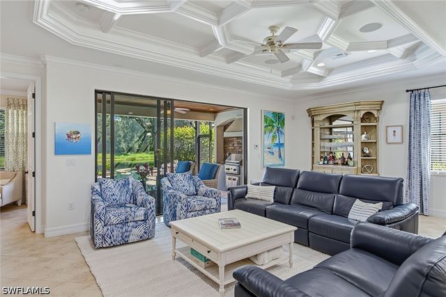 2918 Aviamar CIR, Naples, FL 34114