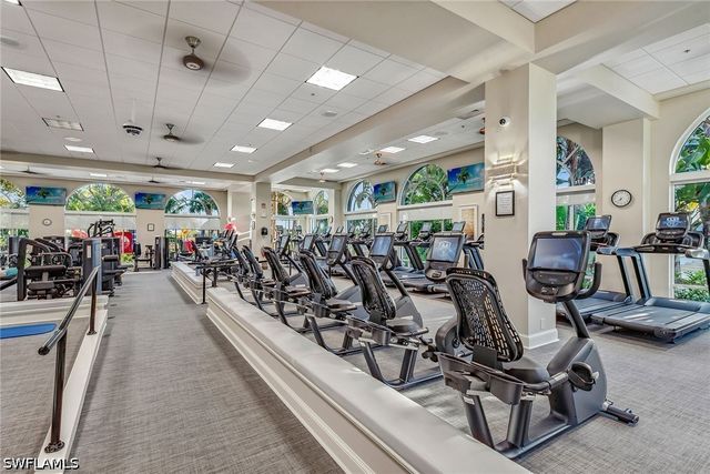 2918 Aviamar CIR, Naples, FL 34114