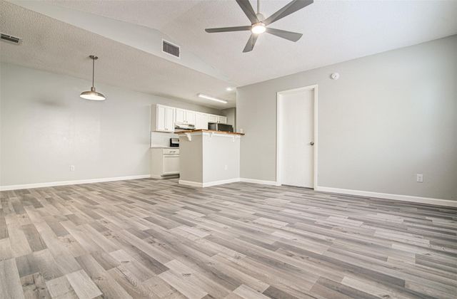 8112 West Gate BLVD A, Austin, TX 78745