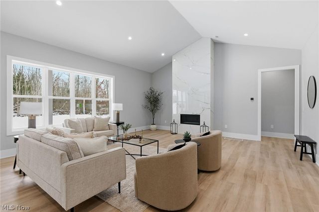 2069 Mattingly Road, Hinckley, OH 44233