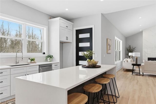 2069 Mattingly Road, Hinckley, OH 44233