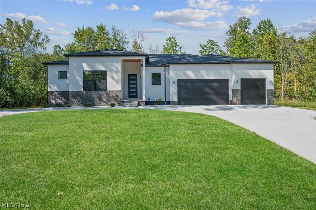 2069 Mattingly Road, Hinckley, OH 44233